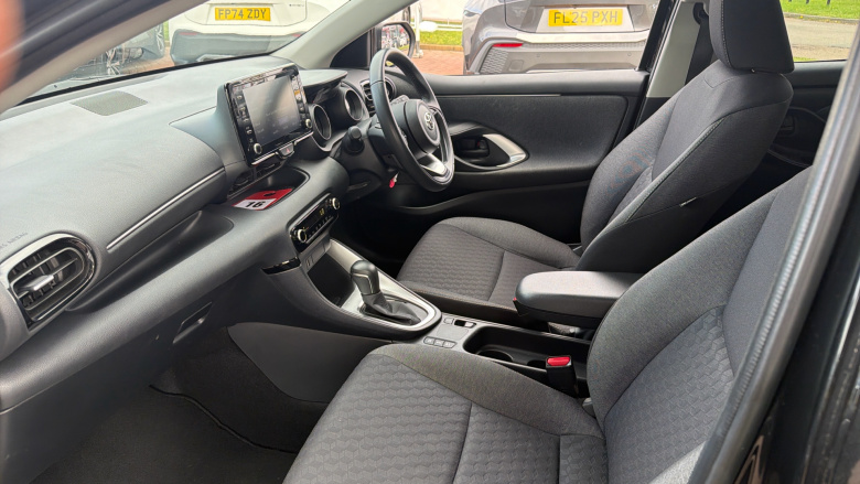 Toyota Yaris 1.5 Hybrid Design 5dr CVT Hybrid Hatchback